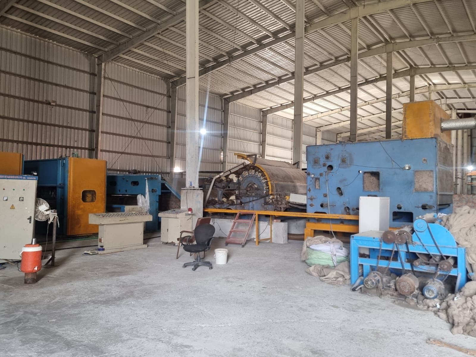 Large worker-stripper carding cylinder and automated hopper feeder