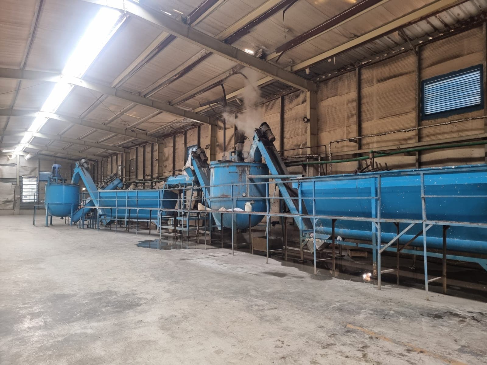 Industrial hot washing and steam decontamination line for post-consumer PET flakes