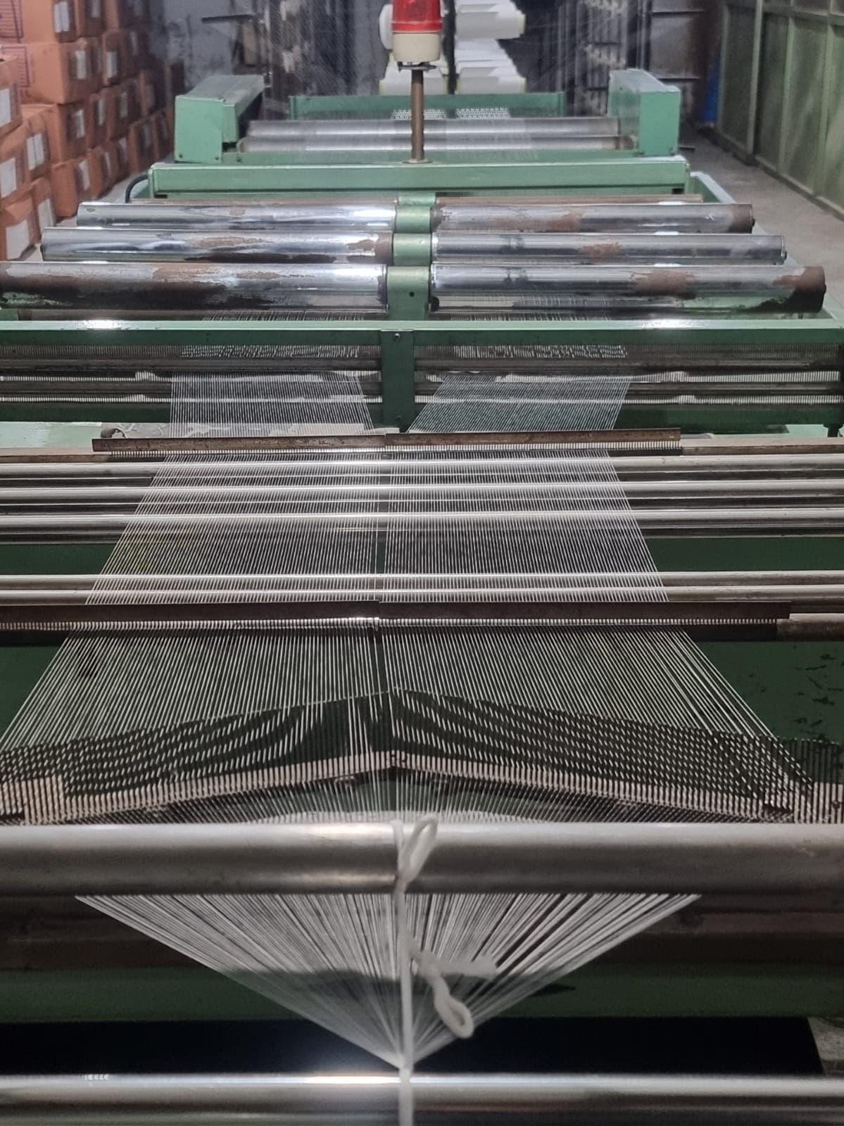 Precision yarn thread warping and alignment machinery
