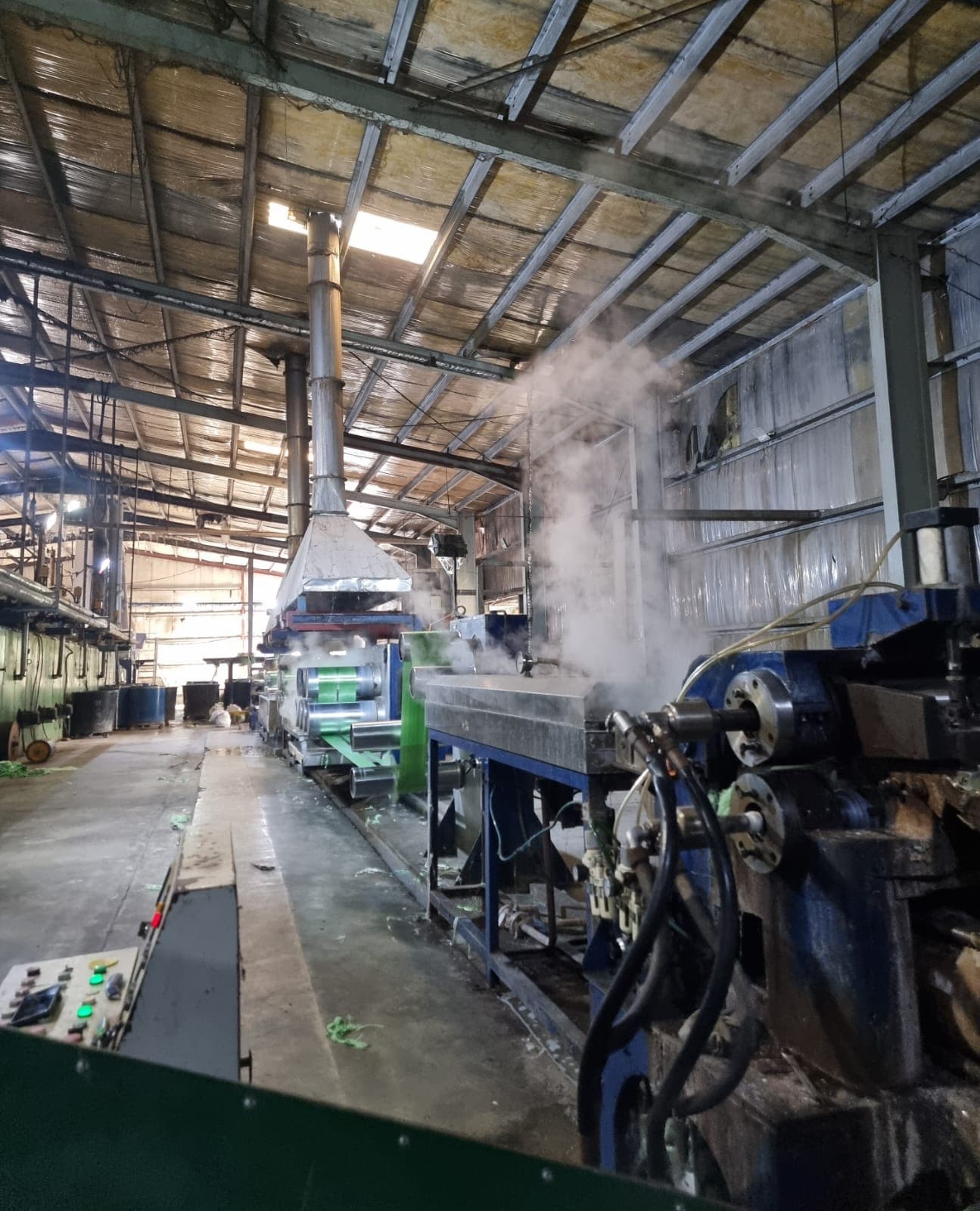 Steam heat-setting and hydro-thermal tow drawing line